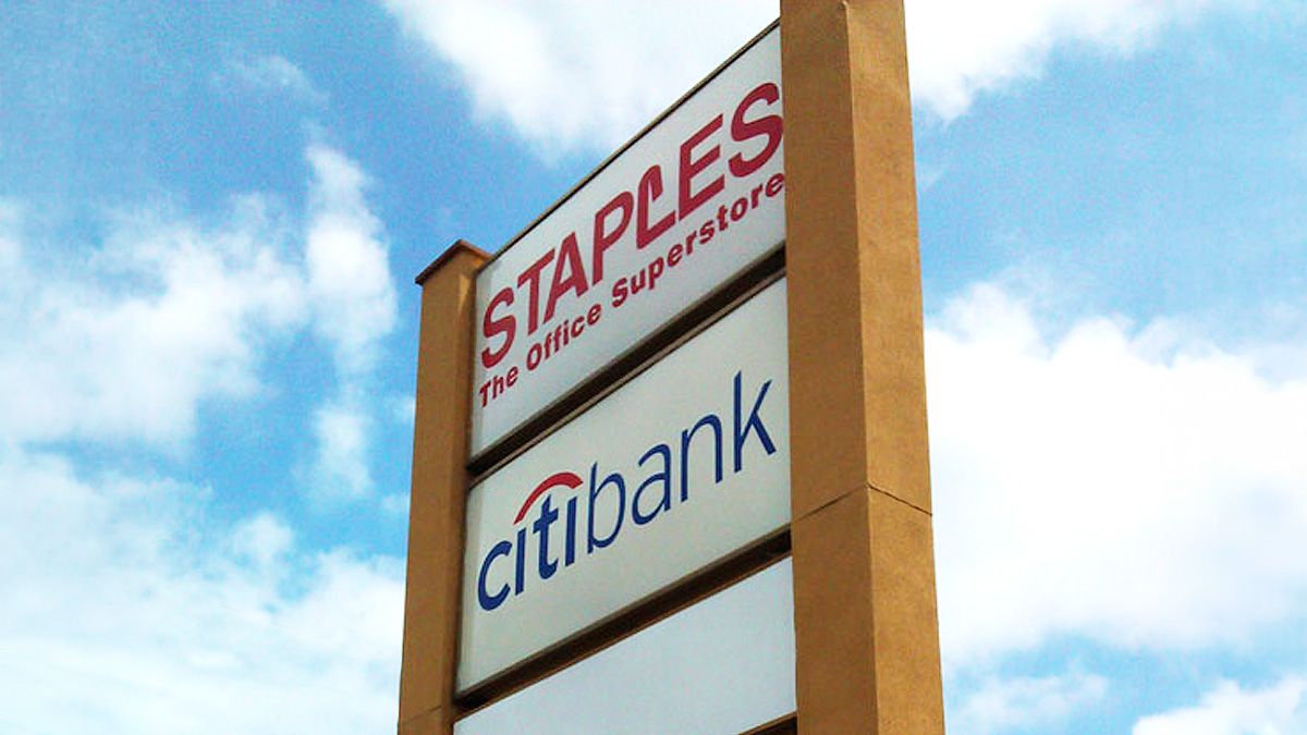 pylon sign commands attention